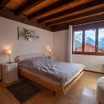 Verseau Avec Piscine Interieure Chalet Arveyes