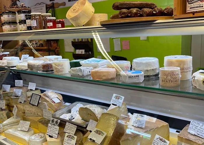 Verseau Avec Piscine Interieure Chalé *