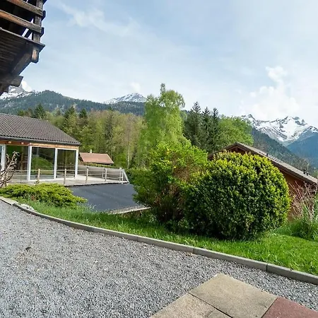 Verseau Avec Piscine Intérieure Chalet