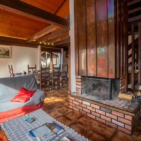 Verseau Avec Piscine Interieure Chalet Arveyes