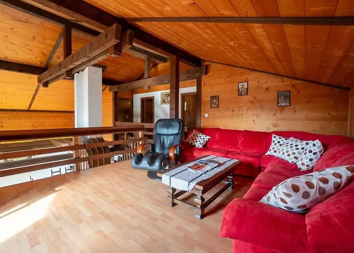 Verseau Avec Piscine Intérieure Chalet *