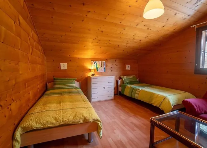 Verseau Avec Piscine Intérieure Chalet