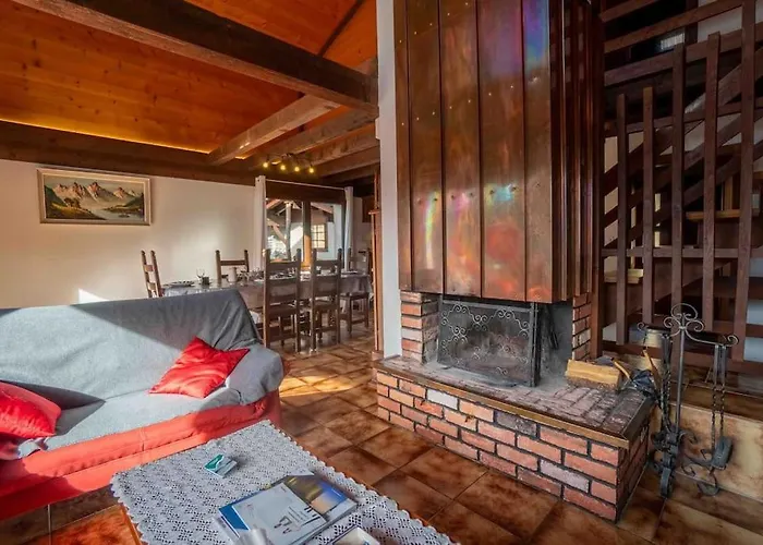 Verseau Avec Piscine Intérieure Chalet Arveyes